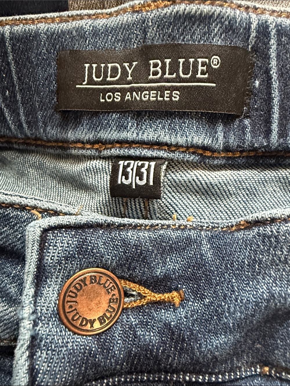 Judy Blue Women's Jeans in Classic Blue Wash with Copper Button